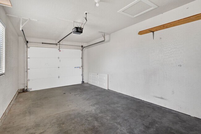 Building Photo - Must-See Apartment in Pheasant Ridge  Pocatello!