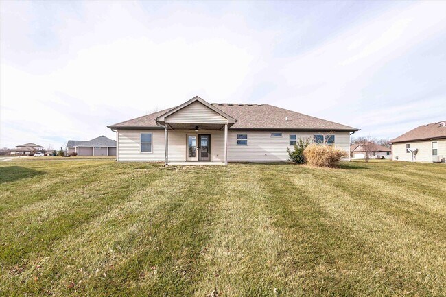 Building Photo - 6680 American Setter Dr