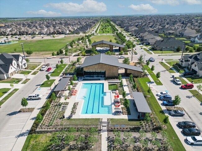 Building Photo - 2016 Strolling Wy