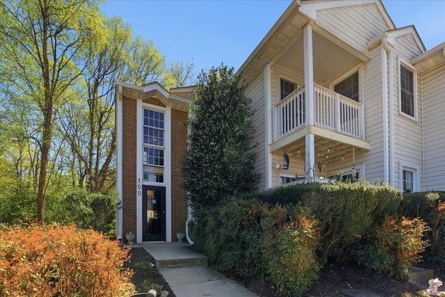 Building Photo - "Charming 2-Bed Oasis: Cozy 780 Sq Ft Retreat in Sterling, VA!"