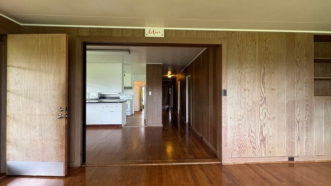 Building Photo - Beautiful 3 Bedroom House with Studio and Separate Garage on Property