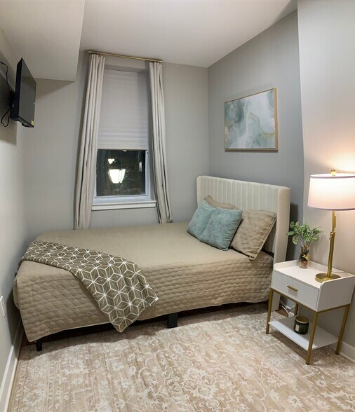 Building Photo - 2556 Germantown Ave