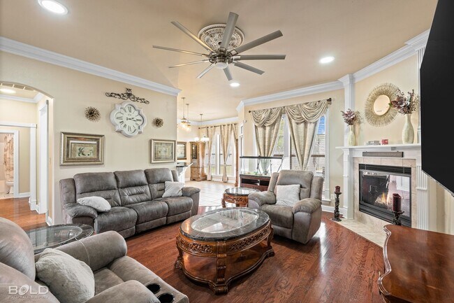 Building Photo - Check Out this 4 Bed 2 Bath with A Pool and Hot Tub