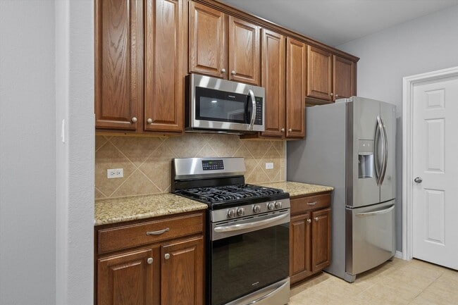 Building Photo - Lovely 2 Bedroom, 2.5 Bath Townhome w/ 2-Car Garage in Cedar Park!