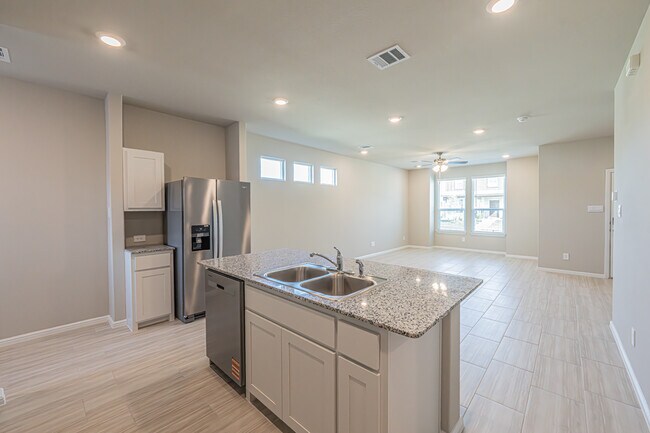 Building Photo - 3000 Pecan Farm Ln