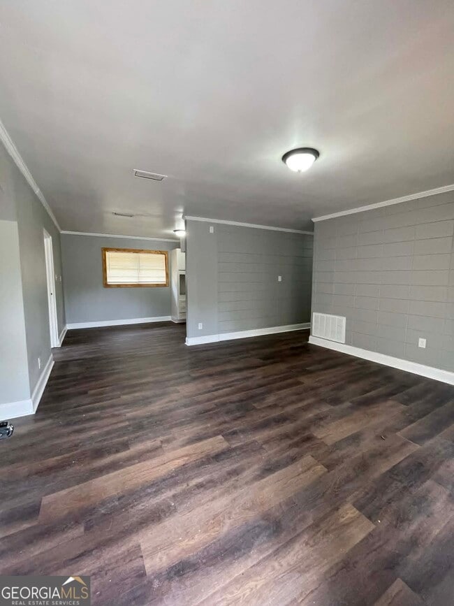 Building Photo - 113 Lakeview Dr