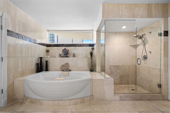 Building Photo - 17555 Collins Ave