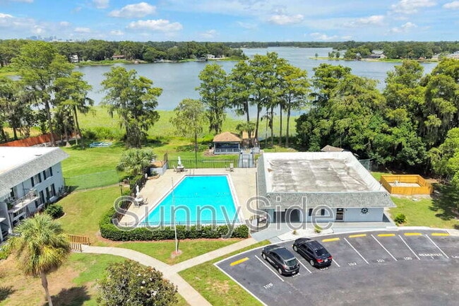 Building Photo - 915 W Oak Ridge Rd