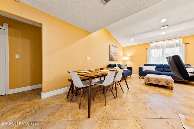 Building Photo - 1796 Dwyer Pl NE