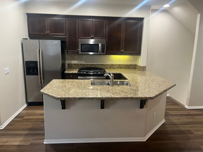 Building Photo - 2bd/2.5ba Townhouse with A/C in San Elijo ...