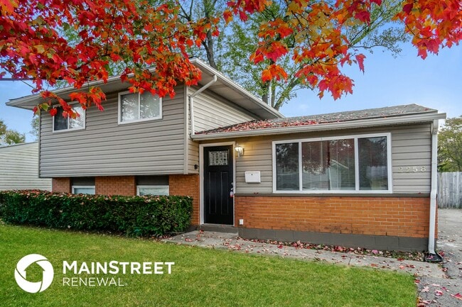 Building Photo - 2258 Majestic Dr W