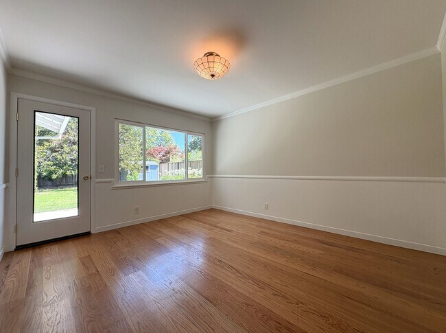 Building Photo - Charming 3BR/2BA Home in West Menlo Park