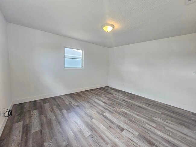 Building Photo - 1040 Hickory Ln