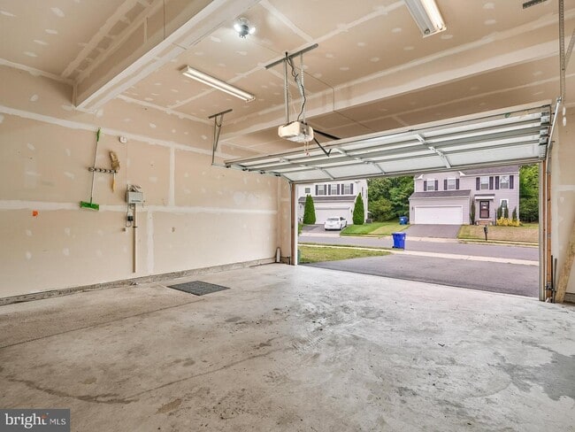 Building Photo - 23 Taylors Hl Wy