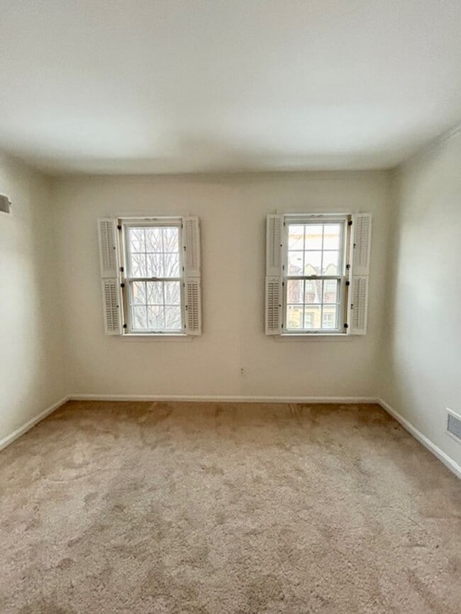 Building Photo - 10939 Wickshire Way