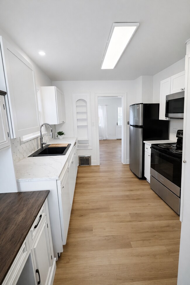 Building Photo - Charming Freshly Remodeled Home Steps from Kendall Yards & Centennial Trail