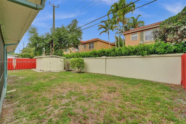 Building Photo - 4928 SW 24th Ave