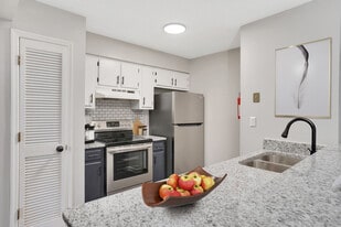 Building Photo - The Summitt