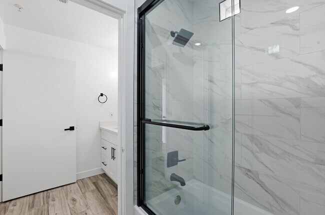 Building Photo - 1111 W University Dr