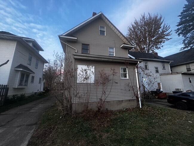 Building Photo - 44 E Brookside Ave