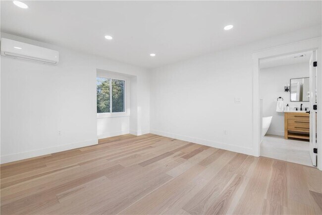 Building Photo - 7 Sheffield Ave