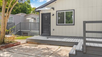 Building Photo - 9750 Deer Trail Dr