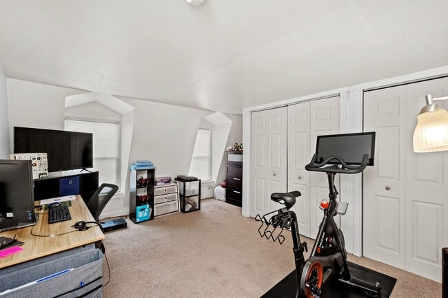 Building Photo - 131 Ulysses St