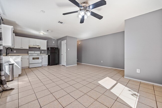 Building Photo - Charming 3-Bedroom Home Near Lackland AFB!