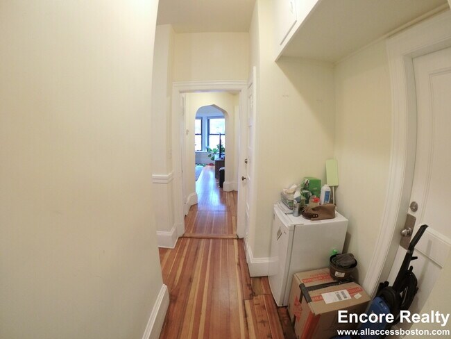 Building Photo - 1463 Beacon St