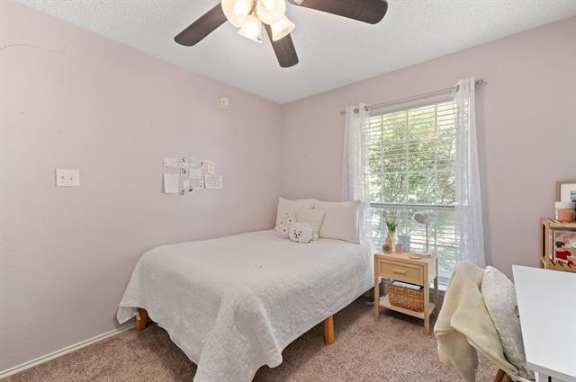 Building Photo - 2224 Carriage Hill