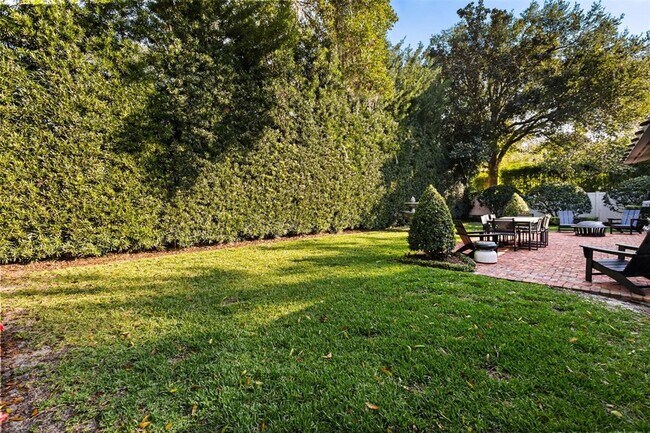 Building Photo - 2220 Vía Tuscany