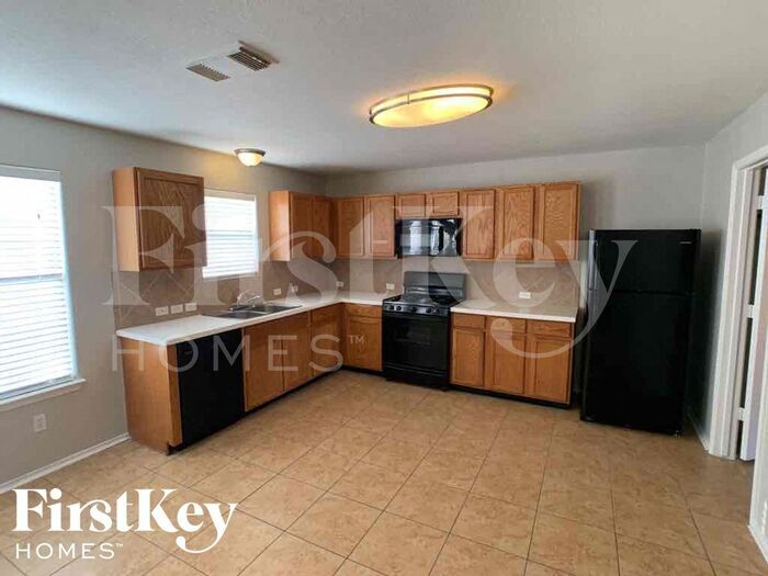 Building Photo - 2026 Cold River Dr