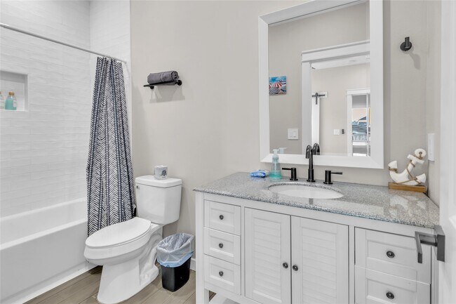 Building Photo - 1079 Cedar Ln