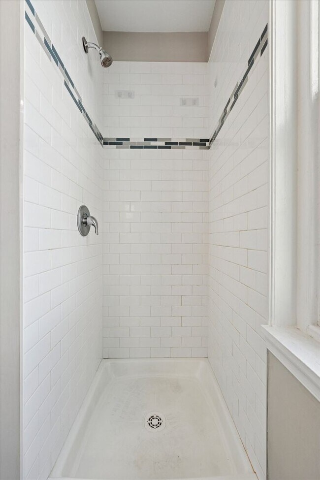 Building Photo - Updated 2BR Apartment in the Heart of West Chester Borough