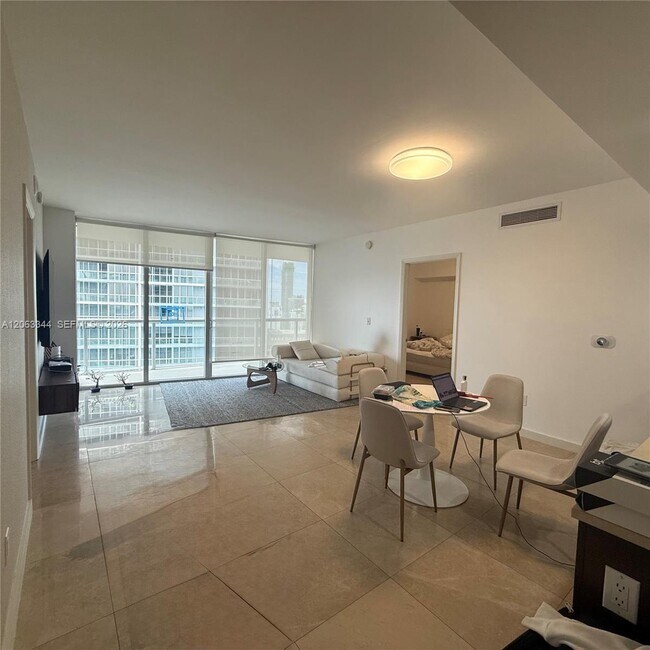 Building Photo - 475 Brickell Ave