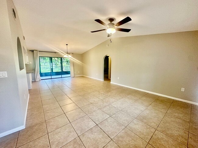 Building Photo - 3 Bedroom -2 Bath - Corner Fenced in Home ...