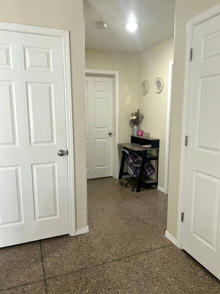 Building Photo - 221 Veranda Rd NW