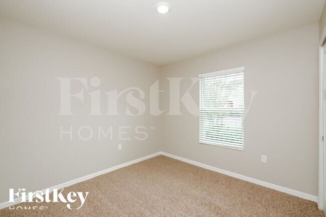 Building Photo - 7261 Somerset Pond Dr
