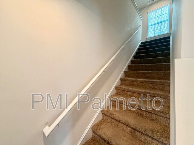 Building Photo - 2050 Elmridge Rd