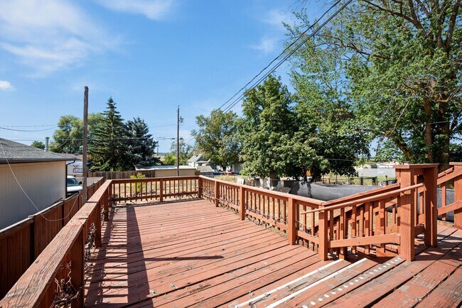 Building Photo - 4 Bedroom Northeast Spokane Home - Availab...