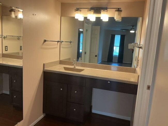 Building Photo - 1851 Foxhollow Dr