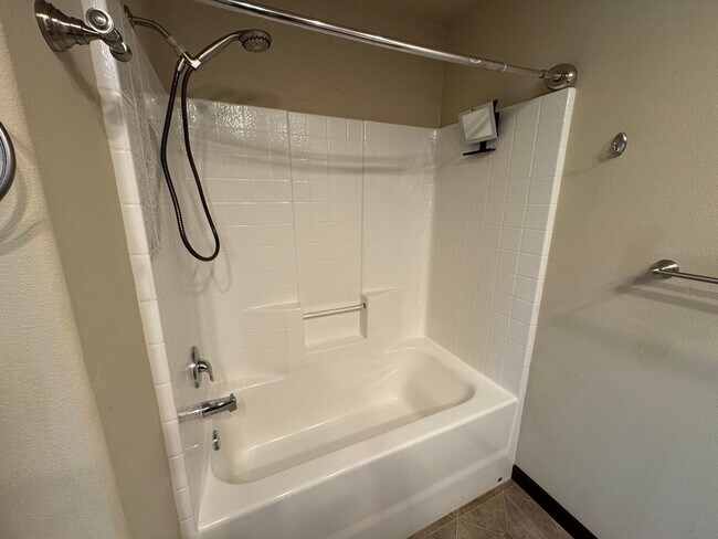 Building Photo - Gorgeous Mount Vernon Home 3 bedroom 2.5 Bathroom