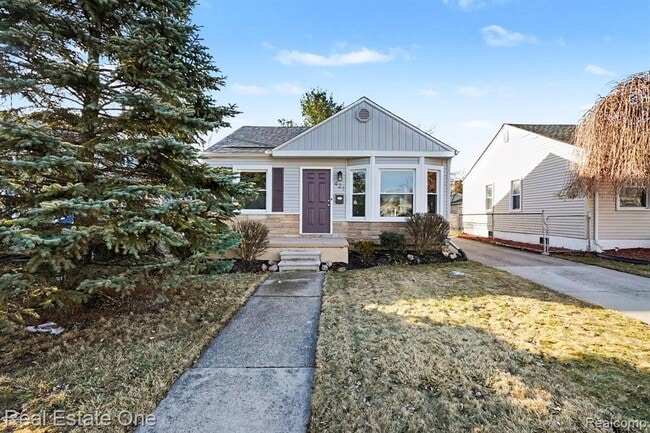 Building Photo - 421 W Kalama Ave