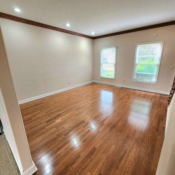Building Photo - 102 E Sapphire Ln