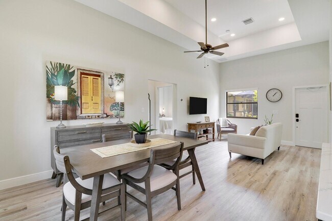 Building Photo - 10735 Lantana Rd