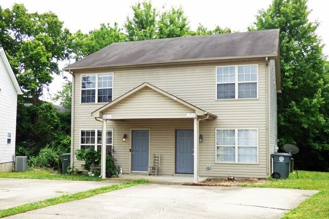 Primary Photo - Beautiful Townhouse! All Electric, Washer/...