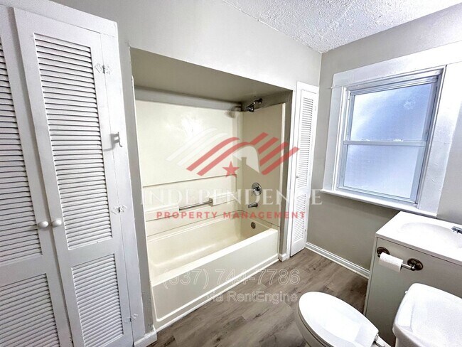 Building Photo - 2806 S Smithville Rd