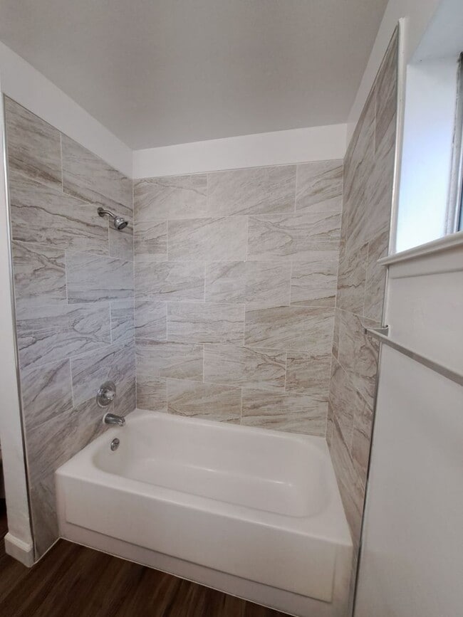 Building Photo - 132-6 Dayton