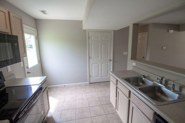 Building Photo - 4006 Snowy Owl Dr