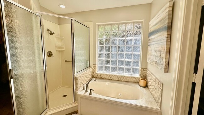Building Photo - 3308 Oak Knoll Dr